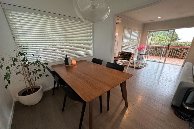 Photo of property in 3 Sispara Place, Beach Haven, Auckland, 0626