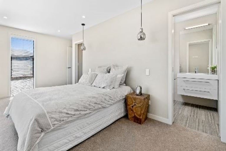 Photo of property in 35 Ruapehu Street, Paraparaumu, 5032