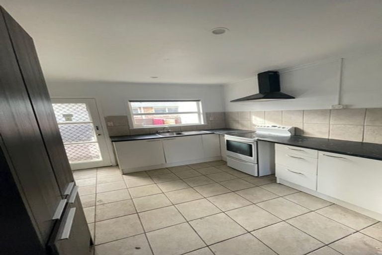 Photo of property in 3/6 Clevedon Road, Papakura, 2110