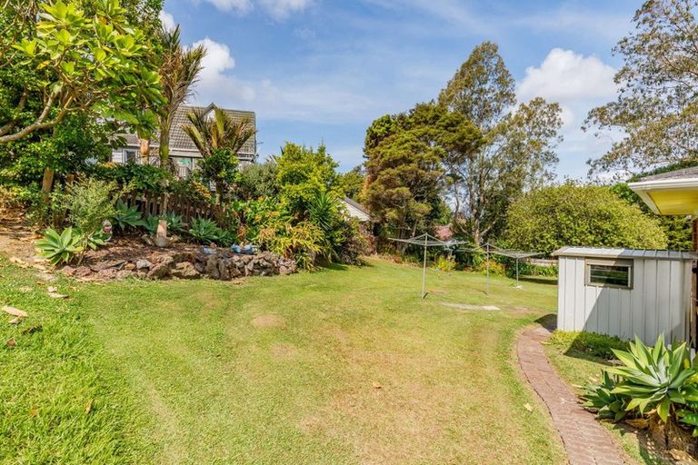 Photo of property in 2/53 Ayton Drive, Totara Vale, Auckland, 0629