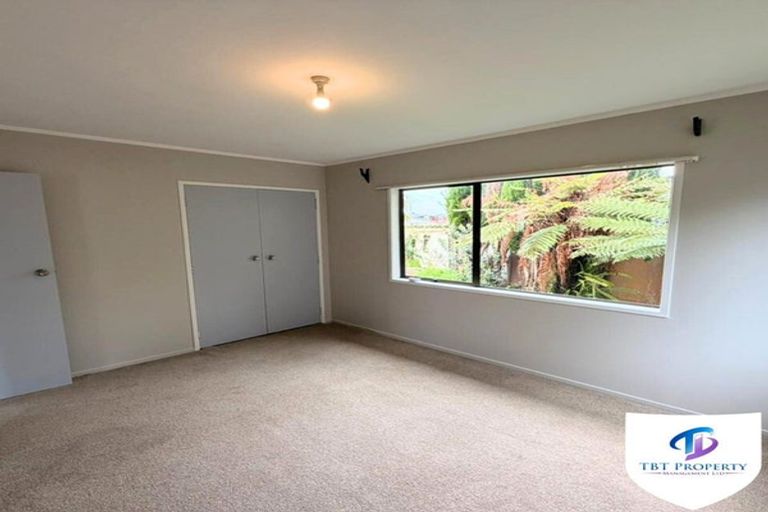 Photo of property in 8 Le Havre Place, Takanini, 2112