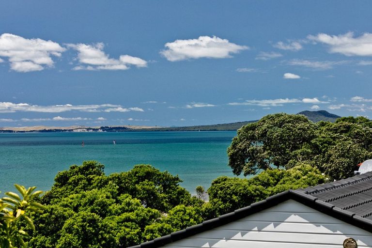 Photo of property in 32 Whitby Crescent, Mairangi Bay, Auckland, 0630