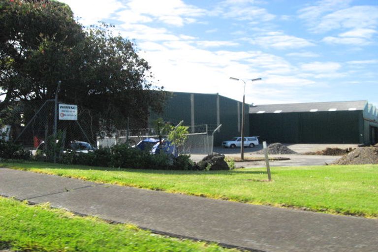 Photo of property in 32 Kiwi Esplanade, Mangere Bridge, Auckland, 2022