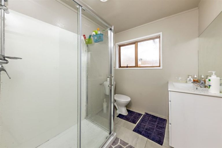 Photo of property in 2/76 Kenderdine Road, Papatoetoe, Auckland, 2025