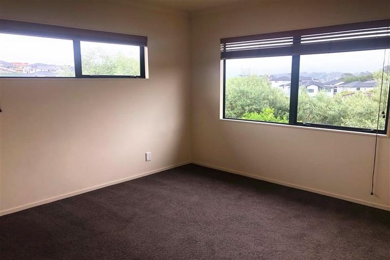 Photo of property in 17 Medallion Drive, Oteha, Auckland, 0632