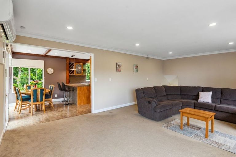 Photo of property in 15b Kakariki Grove, Waikanae, 5036