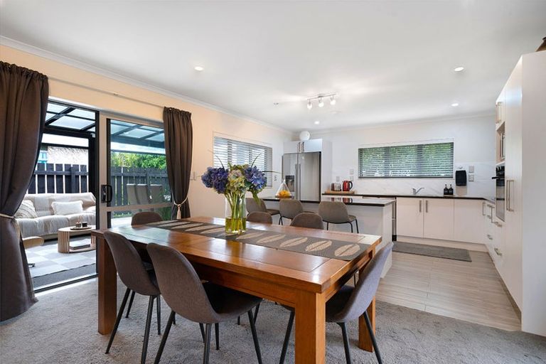 Photo of property in 28b Kirrie Avenue, Te Atatu South, Auckland, 0610