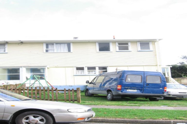 Photo of property in 4-10 Derby Place, Cannons Creek, Porirua, 5024