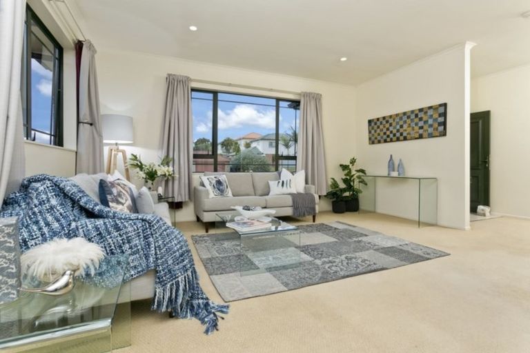 Photo of property in 1 Black Teal Close, Unsworth Heights, Auckland, 0632