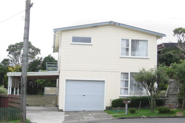 Photo of property in 23 Griffiths Grove, Newlands, Wellington, 6037