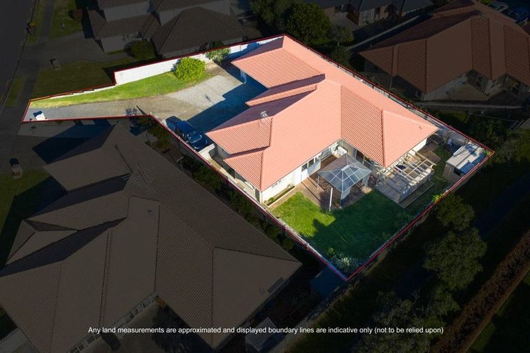 Photo of property in 8 William Woods Court, Flat Bush, Auckland, 2016