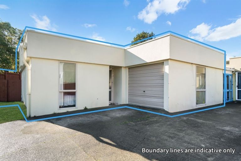 Photo of property in 1/322 West Coast Road, Glen Eden, Auckland, 0602