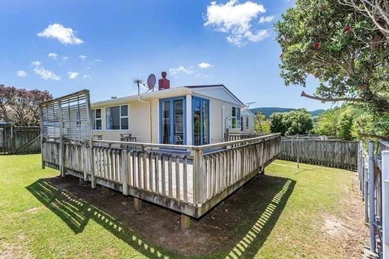 Photo of property in 32 Davidson Crescent, Tawa, Wellington, 5028