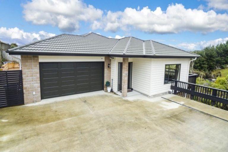 Photo of property in 90 Kirton Drive, Riverstone Terraces, Upper Hutt, 5018