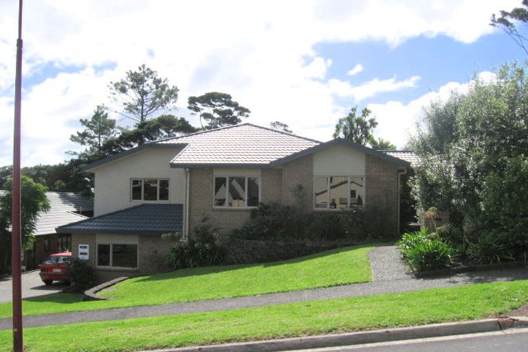 Photo of property in 15 Chamari Close, Titirangi, Auckland, 0604