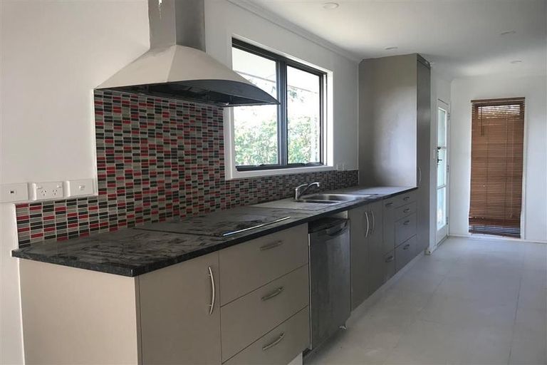 Photo of property in 47 Beechdale Crescent, Pakuranga Heights, Auckland, 2010