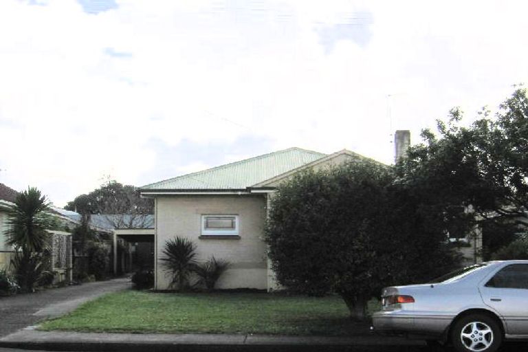 Photo of property in 3 Mair Street, Regent, Whangarei, 0112