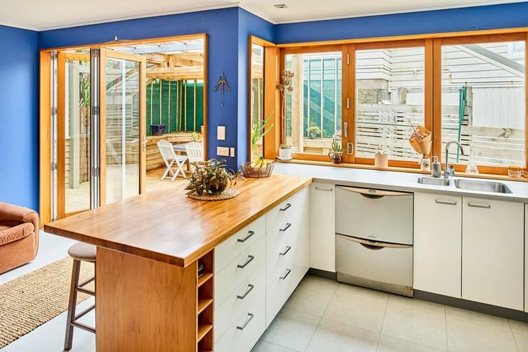 Photo of property in 3 Flint Way, Northland, Wellington, 6012