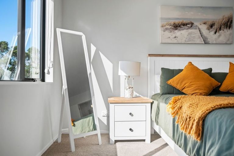 Photo of property in 421b Glenfield Road, Glenfield, Auckland, 0629