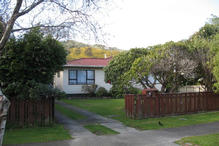 Photo of property in 15 Wood Street, Wainuiomata, Lower Hutt, 5014