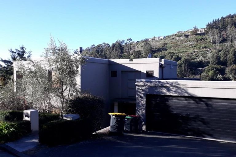 Photo of property in 8 Dalefield Drive, Cashmere, Christchurch, 8022