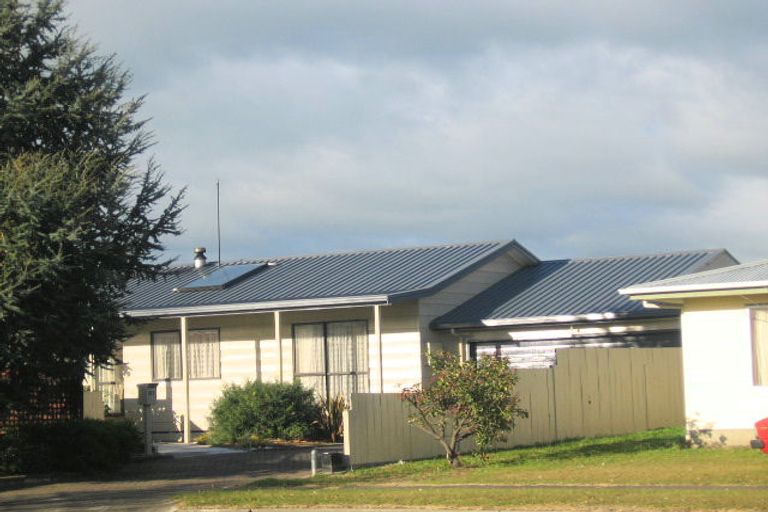 Photo of property in 12 Cormack Place, Greenmeadows, Napier, 4112