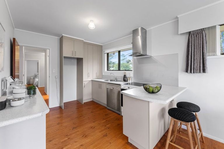 Photo of property in 2/4 Larne Avenue, Pakuranga Heights, Auckland, 2010