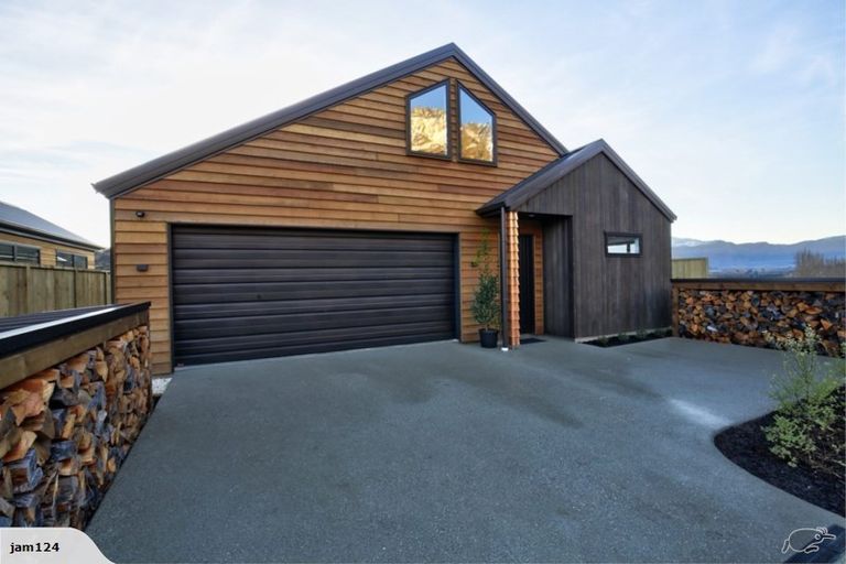 Photo of property in 19 Wheat Street, Jacks Point, Queenstown, 9371