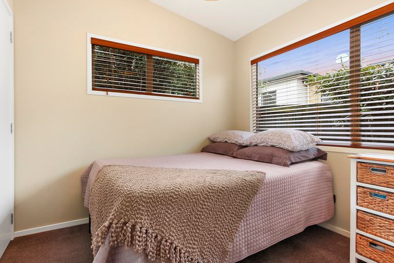 Photo of property in 336b West Coast Road, Glen Eden, Auckland, 0602