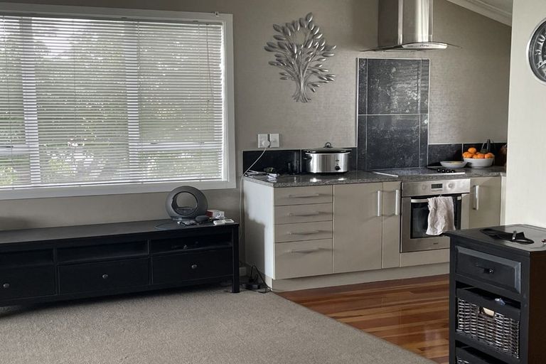 Photo of property in 1/142 Clovelly Road, Bucklands Beach, Auckland, 2012