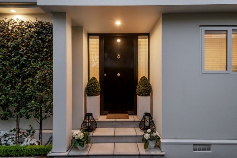 Photo of property in 2/24 Thornycroft Street, Fendalton, Christchurch, 8052