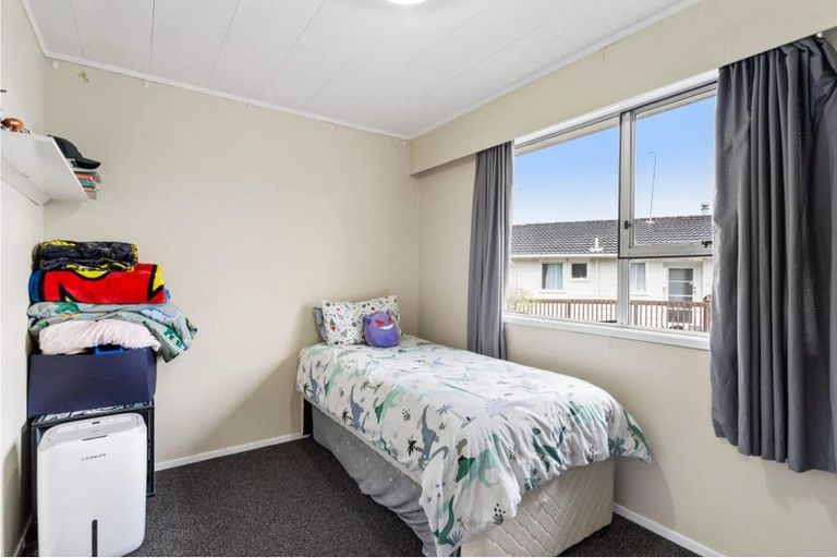 Photo of property in 1/14 Waari Avenue, Sunnyvale, Auckland, 0612