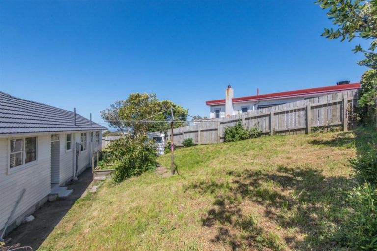 Photo of property in 38 Lyndfield Lane, Newlands, Wellington, 6037