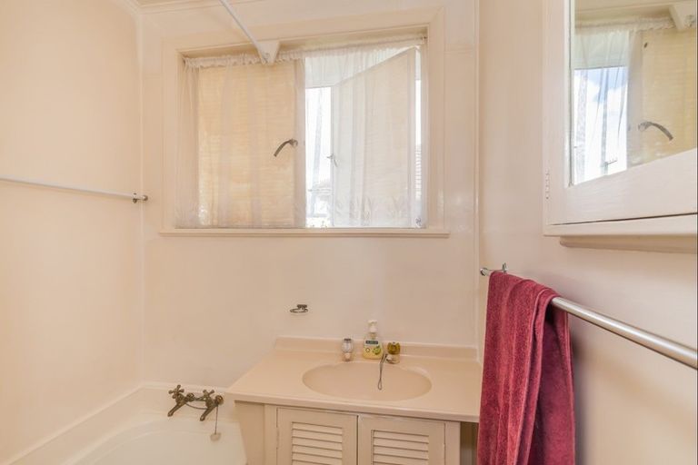 Photo of property in 17 Kauri Street, Levin, 5510