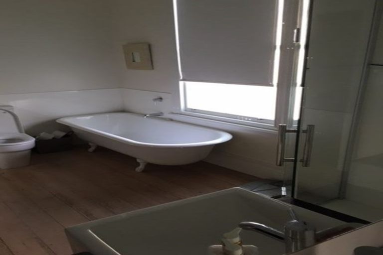 Photo of property in 34 Sentinel Road, Herne Bay, Auckland, 1011