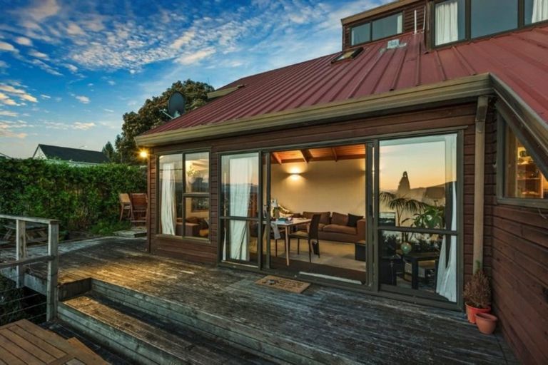 Photo of property in 11 Challis Place, Mount Pleasant, Christchurch, 8081