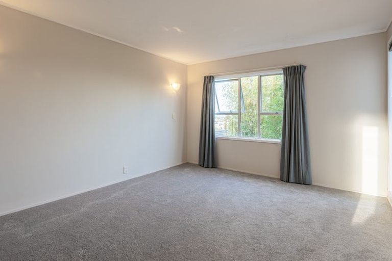 Photo of property in 59 Girrahween Drive, Totara Vale, Auckland, 0629