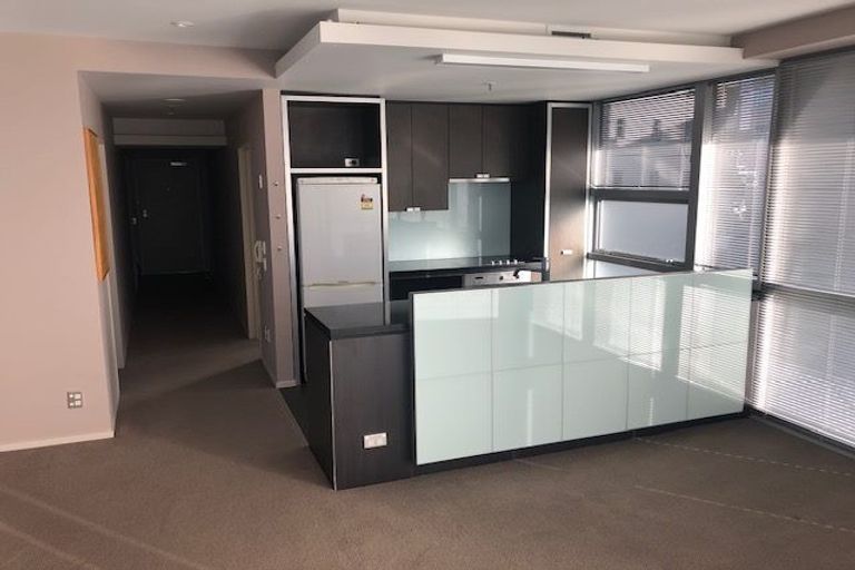 Photo of property in Summit Apartments, 9/184 Molesworth Street, Thorndon, Wellington, 6011