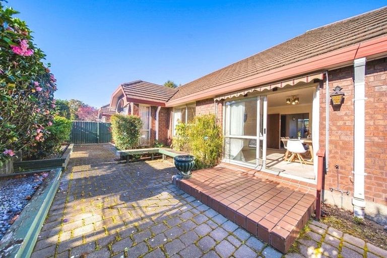 Photo of property in 1/5 Cottesmore Close, Burnside, Christchurch, 8053