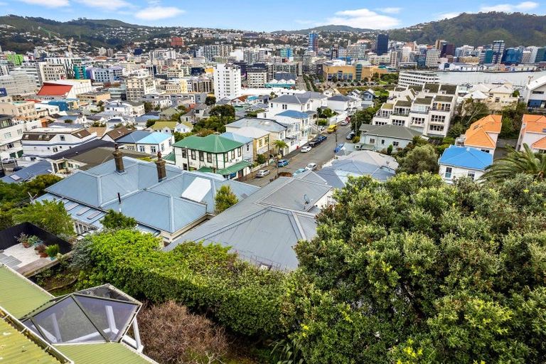 Photo of property in 6 Doctors Common, Mount Victoria, Wellington, 6011