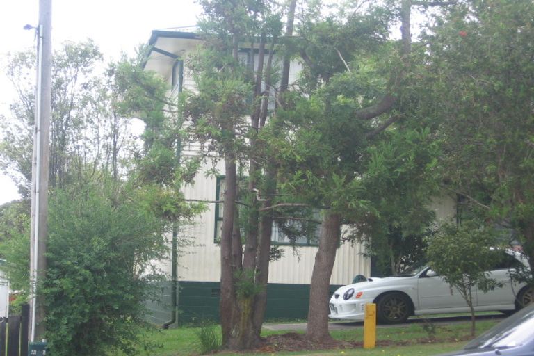 Photo of property in 35 Peach Road, Glenfield, Auckland, 0629