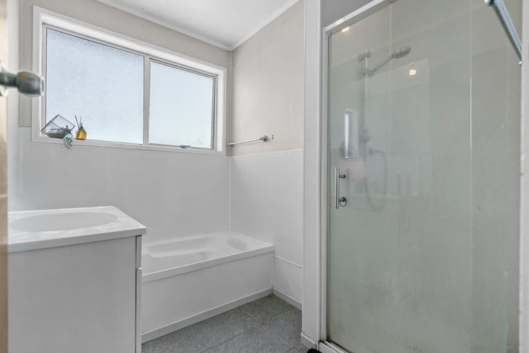 Photo of property in 30 Staverton Crescent, Mangere, Auckland, 2022