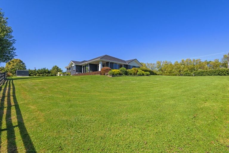 Photo of property in 2 Tutakarae Road, Kelvin Grove, Palmerston North, 4470