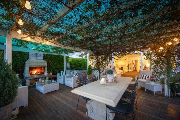 Photo of property in 244 Victoria Avenue, Hokowhitu, Palmerston North, 4410