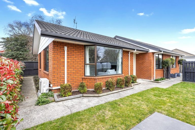 Photo of property in 1/43 Aorangi Road, Bryndwr, Christchurch, 8053
