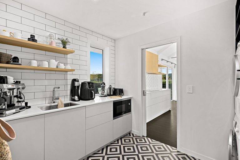 Photo of property in 2 Awanui Crescent, Matakana, 0985