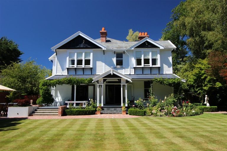 Photo of property in Chilcombe Homestead, 4 Medbury Terrace, Fendalton, Christchurch, 8041