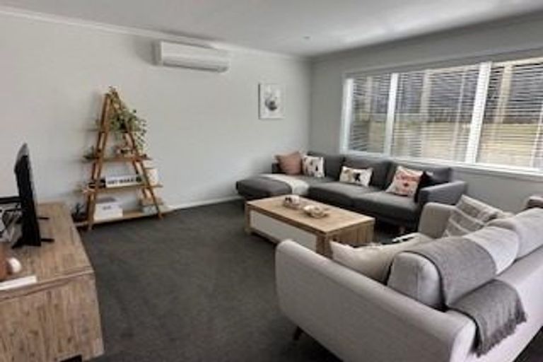 Photo of property in 8 Tainui Terrace, Tawa, Wellington, 5028