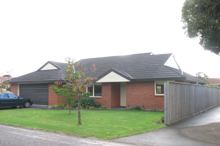 Photo of property in 3 Karaka Grove, Waikanae, 5036