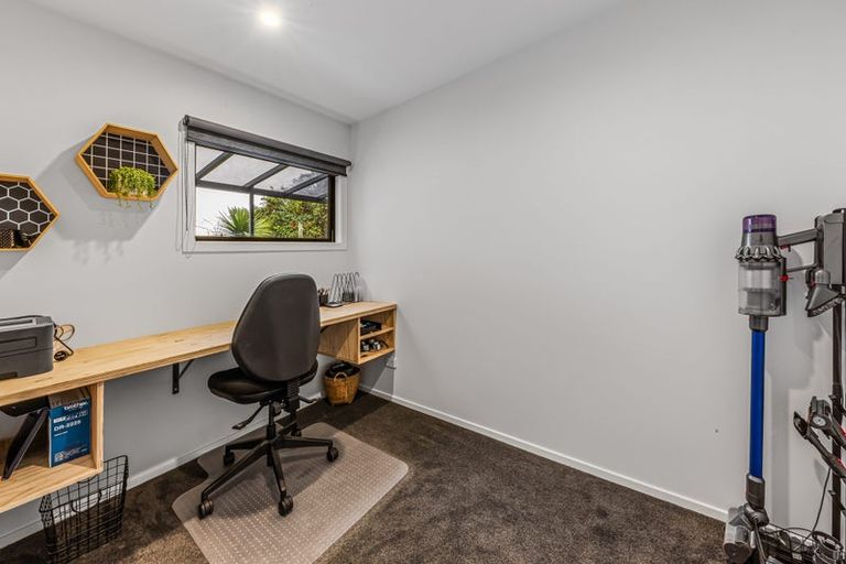 Photo of property in 11 Makete Crescent, Hobsonville, Auckland, 0618
